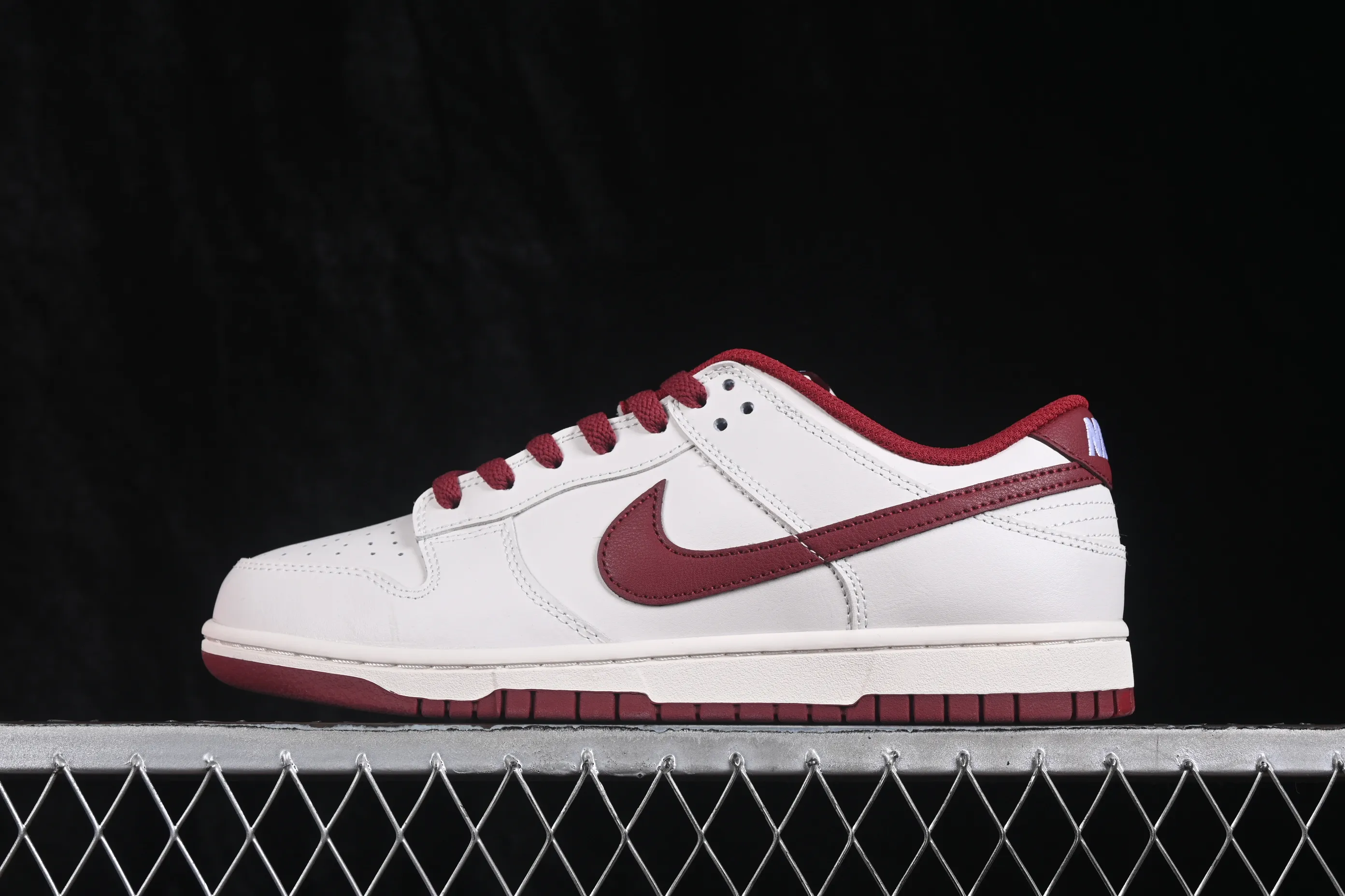 All categories Nk SB Dunk series Nk SB Dunk Low low-top sneakers Nike SB Dunk Low white red low-top casual sneakers HF5441-008
